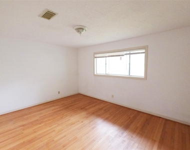 5231 Beechnut Street - Photo Thumbnail 10