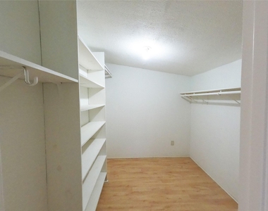 5231 Beechnut Street - Photo Thumbnail 17