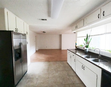 5231 Beechnut Street - Photo Thumbnail 14