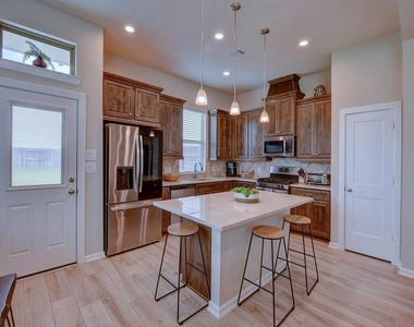 2543 Manor Valley Court - Photo Thumbnail 3