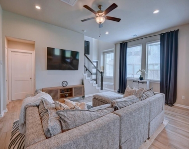 2543 Manor Valley Court - Photo Thumbnail 9