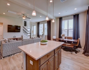 2543 Manor Valley Court - Photo Thumbnail 4