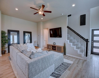 2543 Manor Valley Court - Photo Thumbnail 10