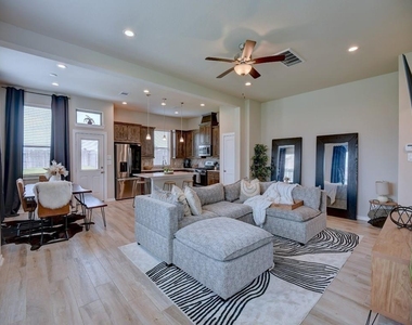 2543 Manor Valley Court - Photo Thumbnail 8