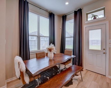 2543 Manor Valley Court - Photo Thumbnail 12