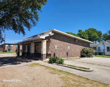 410 Rosamond Street - Photo Thumbnail 3