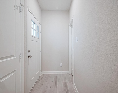 1547 Revolution Way - Photo Thumbnail 4