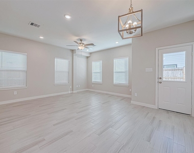 1547 Revolution Way - Photo Thumbnail 5