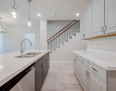 1547 Revolution Way - Photo Thumbnail 16