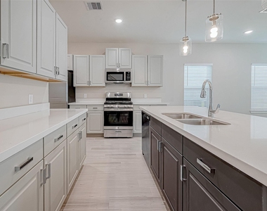 1547 Revolution Way - Photo Thumbnail 9