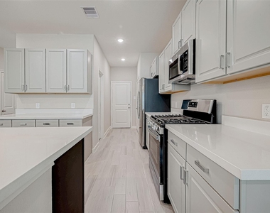 1547 Revolution Way - Photo Thumbnail 12