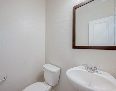 1547 Revolution Way - Photo Thumbnail 18