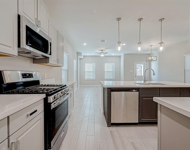 1547 Revolution Way - Photo Thumbnail 13