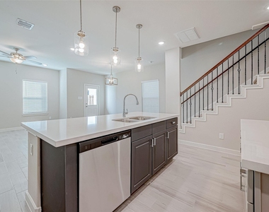 1547 Revolution Way - Photo Thumbnail 15