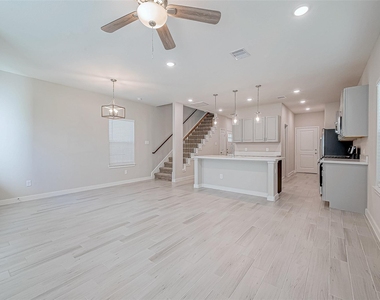 1547 Revolution Way - Photo Thumbnail 7