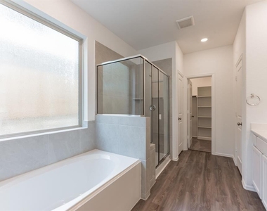 6016 Heritage Creek Lane - Photo Thumbnail 16