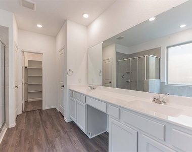 6016 Heritage Creek Lane - Photo Thumbnail 15