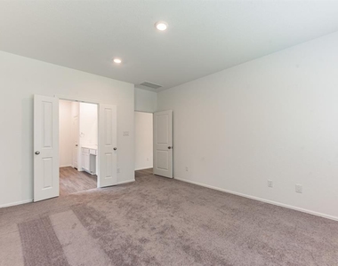 6016 Heritage Creek Lane - Photo Thumbnail 13