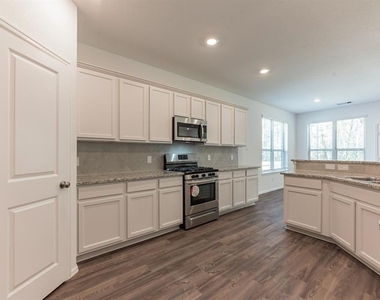 6016 Heritage Creek Lane - Photo Thumbnail 6