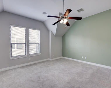 3245 Maxroy Street - Photo Thumbnail 14