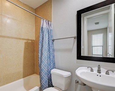 3245 Maxroy Street - Photo Thumbnail 26