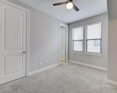 3245 Maxroy Street - Photo Thumbnail 21