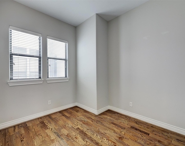 3245 Maxroy Street - Photo Thumbnail 11