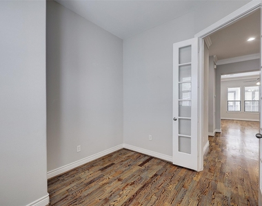 3245 Maxroy Street - Photo Thumbnail 12