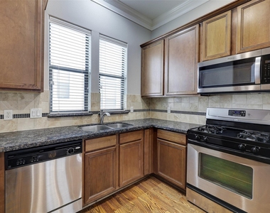 3245 Maxroy Street - Photo Thumbnail 10