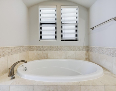 3245 Maxroy Street - Photo Thumbnail 17