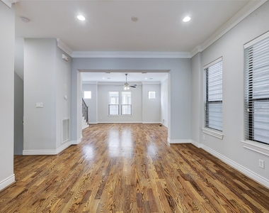 3245 Maxroy Street - Photo Thumbnail 4