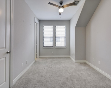 3245 Maxroy Street - Photo Thumbnail 6