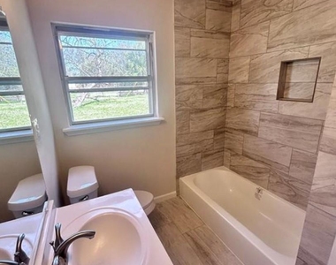 5901 Bretshire Drive - Photo Thumbnail 11