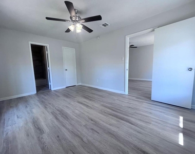 5901 Bretshire Drive - Photo Thumbnail 10