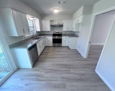 5901 Bretshire Drive - Photo Thumbnail 7