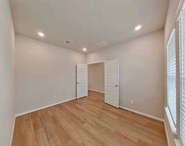 6634 Bridge Mountain Trail - Photo Thumbnail 4