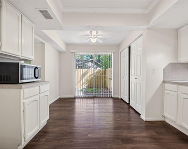 1106 E Red Cedar Circle - Photo Thumbnail 15