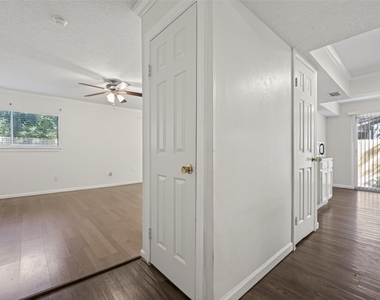 1106 E Red Cedar Circle - Photo Thumbnail 3