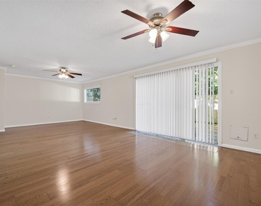 1106 E Red Cedar Circle - Photo Thumbnail 7