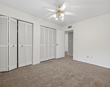 1106 E Red Cedar Circle - Photo Thumbnail 18