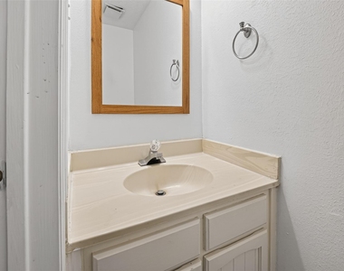 1106 E Red Cedar Circle - Photo Thumbnail 16