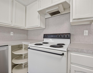 1106 E Red Cedar Circle - Photo Thumbnail 13