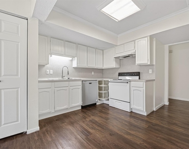 1106 E Red Cedar Circle - Photo Thumbnail 9