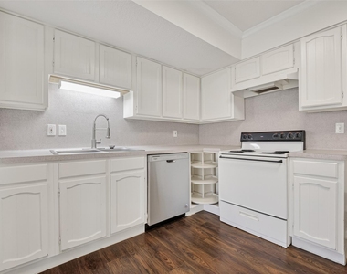 1106 E Red Cedar Circle - Photo Thumbnail 10