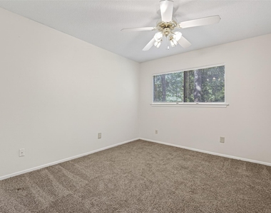 1106 E Red Cedar Circle - Photo Thumbnail 17