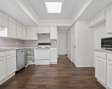 1106 E Red Cedar Circle - Photo Thumbnail 11