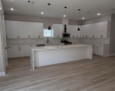 2615 Piemonte Avenue Cir - Photo Thumbnail 4