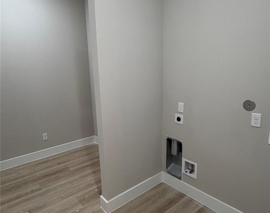 2615 Piemonte Avenue Cir - Photo Thumbnail 15