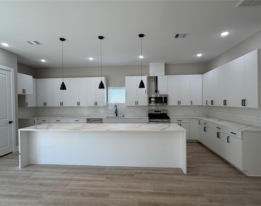 2615 Piemonte Avenue Cir - Photo Thumbnail 10