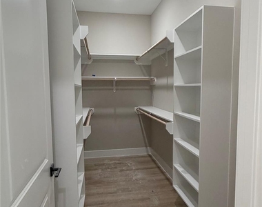 2615 Piemonte Avenue Cir - Photo Thumbnail 13